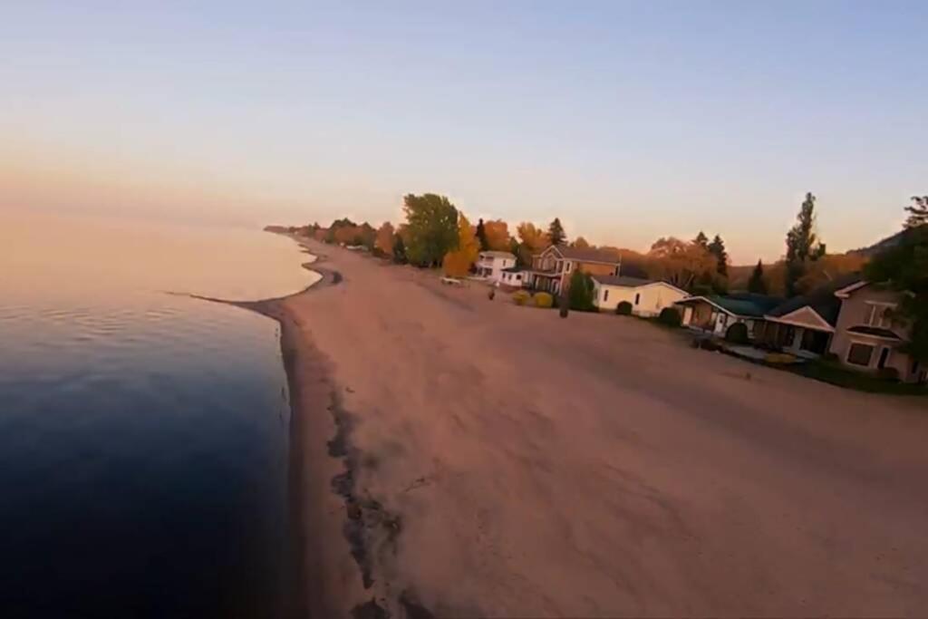 Maison sur le lac Desbiens Extérieur photo